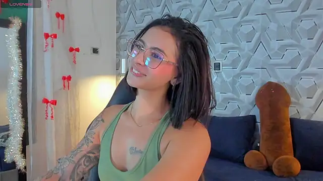 Sophiee Hill online show from 21, 3, 2026