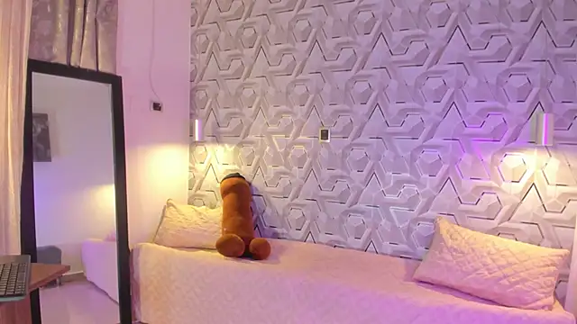 Snapshot of Sophiee_Hill chatting on 4, 6, 2026 Sophiee Hill online show from 4, 6, 2026