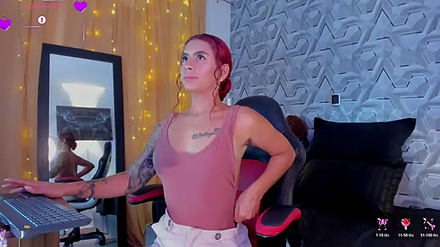 Sophiee Hill online show from 28, 10, 2025