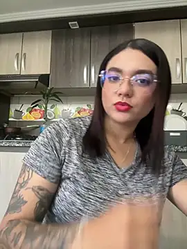 Snapshot of camianddanna chatting on 17, 12, 2025 camianddanna online show from 17, 12, 2025