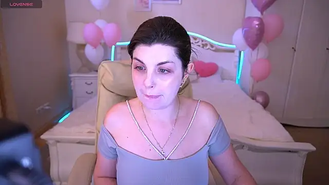 MirandaWong online show from 17, 2, 2025