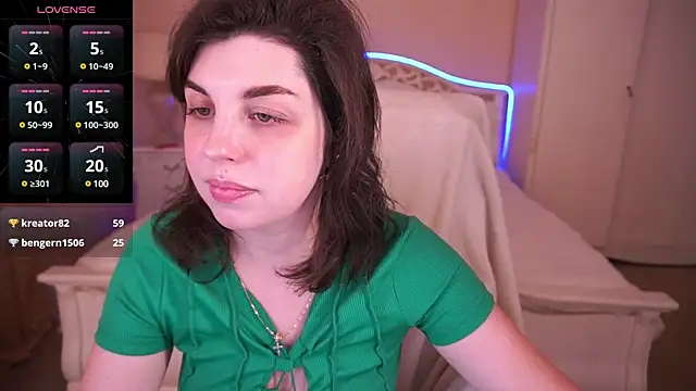 MirandaWong online show from 5, 2, 2025