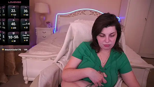 MirandaWong online show from 2, 2, 2025