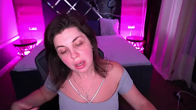 MirandaWong online show from 13, 10, 2025