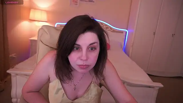 MirandaWong online show from 24, 2, 2025