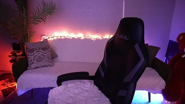 MirandaWong online show from 12, 4, 2026