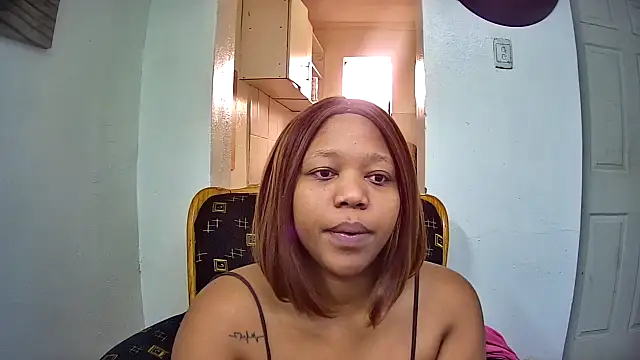 Snapshot of GoldenPussyXOXO chatting on 2, 7, 2026 GoldenPussyXOXO online show from 2, 7, 2026