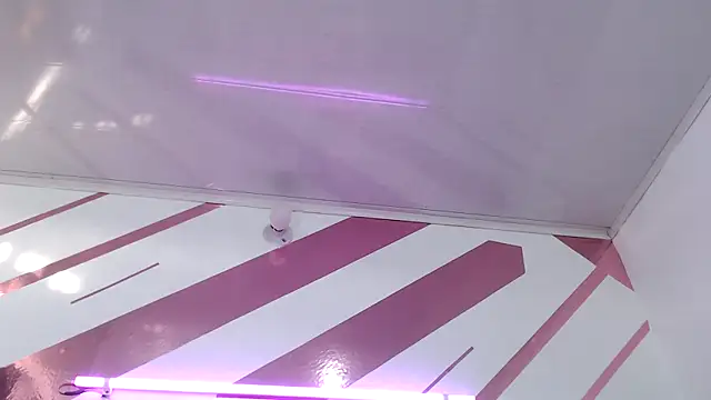 Kitten Hot  online show from 4, 2, 2026