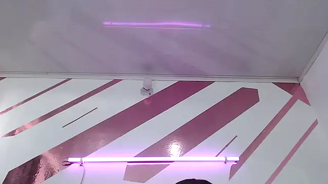 Kitten Hot  online show from 5, 2, 2026