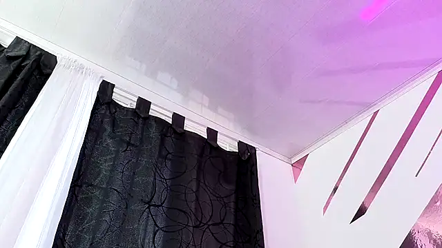 Kitten Hot  online show from 30, 10, 2025