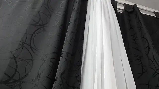 Kitten Hot  online show from 19, 12, 2025