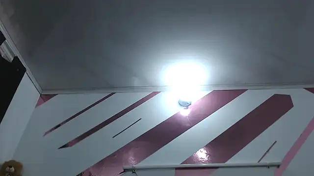 Kitten Hot  online show from 27, 11, 2025