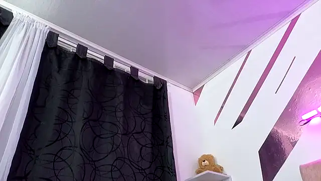 Kitten Hot  online show from 29, 10, 2025