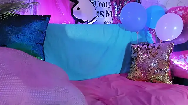 Evie Hill online show from 4, 11, 2025