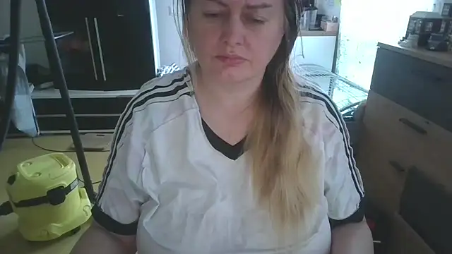 Snapshot of Meliss_Official9 chatting on 14, 5, 2026 Meliss Official9 online show from 14, 5, 2026