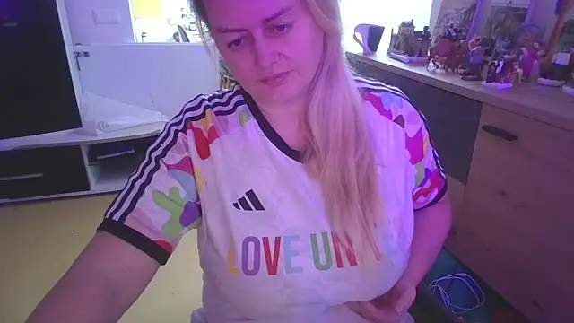 Meliss Official9 online show from 3, 12, 2025