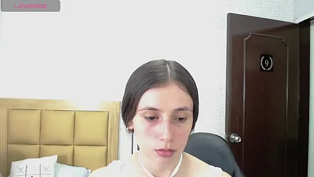 Snapshot of MAGNOLEROY chatting on 14, 2, 2025 MAGNOLEROY online show from 14, 2, 2025