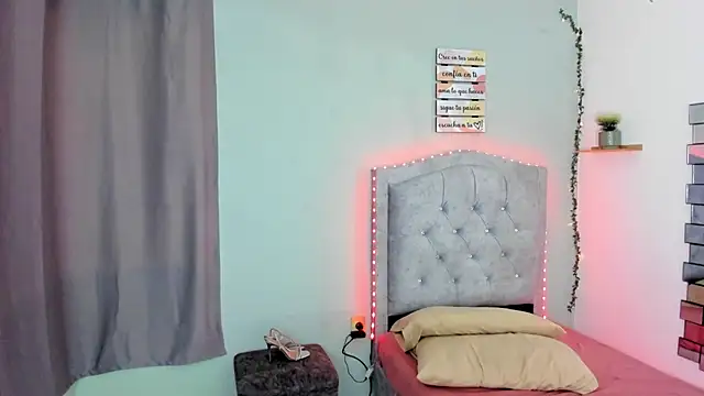 Snapshot of MAGNOLEROY chatting on 27, 6, 2026 MAGNOLEROY online show from 27, 6, 2026