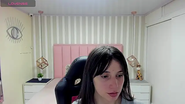 Snapshot of MAGNOLEROY chatting on 22, 11, 2025 MAGNOLEROY online show from 22, 11, 2025