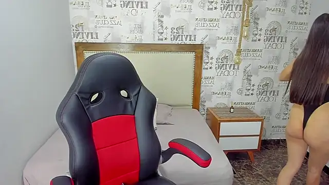 Snapshot of MAGNOLEROY chatting on 31, 10, 2025 MAGNOLEROY online show from 31, 10, 2025