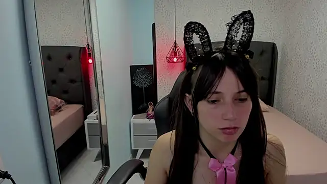 Snapshot of MAGNOLEROY chatting on 14, 11, 2025 MAGNOLEROY online show from 14, 11, 2025