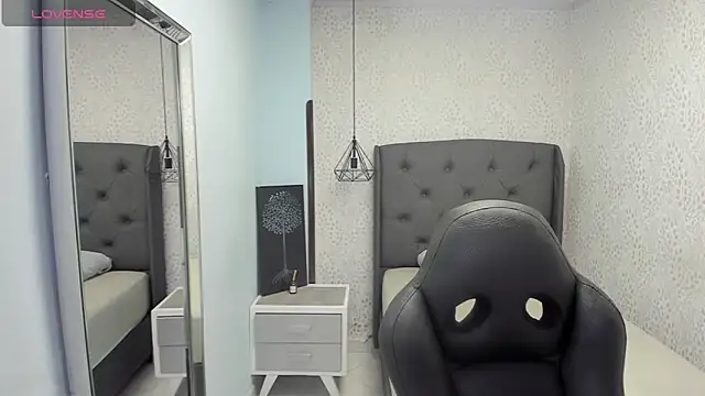 Snapshot of MAGNOLEROY chatting on 27, 11, 2025 MAGNOLEROY online show from 27, 11, 2025