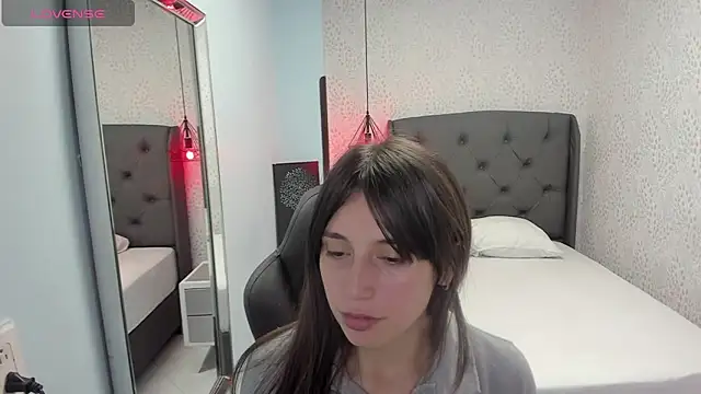 Snapshot of MAGNOLEROY chatting on 28, 11, 2025 MAGNOLEROY online show from 28, 11, 2025