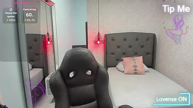 Snapshot of MAGNOLEROY chatting on 7, 10, 2025 MAGNOLEROY online show from 7, 10, 2025