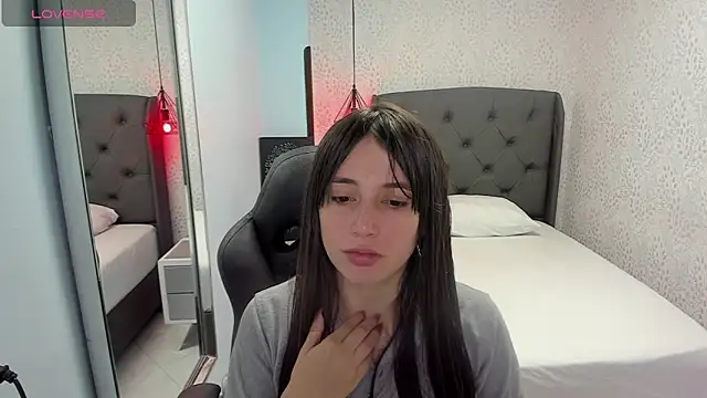 Snapshot of MAGNOLEROY chatting on 25, 11, 2025 MAGNOLEROY online show from 25, 11, 2025