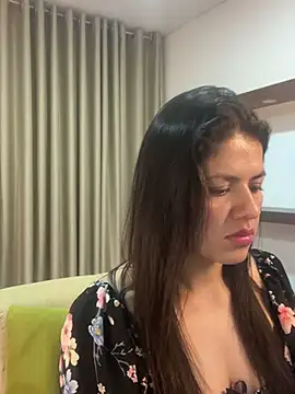 Snapshot of Alice_Biel chatting on 6, 3, 2025 Alice Biel online show from 6, 3, 2025