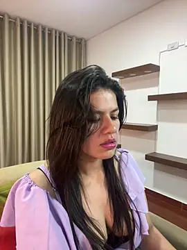 Snapshot of Alice_Biel chatting on 5, 3, 2025 Alice Biel online show from 5, 3, 2025