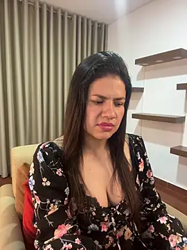 Snapshot of Alice_Biel chatting on 10, 3, 2025 Alice Biel online show from 10, 3, 2025