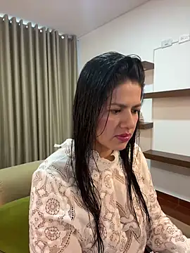 Snapshot of Alice_Biel chatting on 2, 3, 2025 Alice Biel online show from 2, 3, 2025