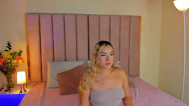 Snapshot of Sofi_Vasquez chatting on 5, 11, 2025 Sofi Vasquez online show from 5, 11, 2025