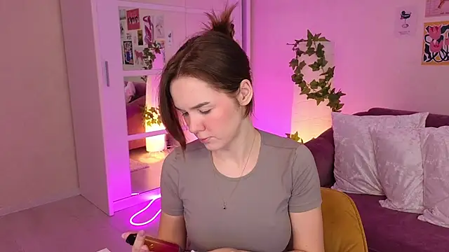 LindaRobertz online show from 22, 3, 2025