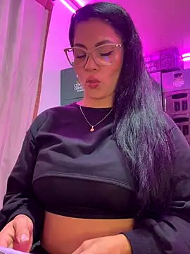 Snapshot of Hot_beauty__ chatting on 29, 11, 2025 Hot beauty online show from 29, 11, 2025