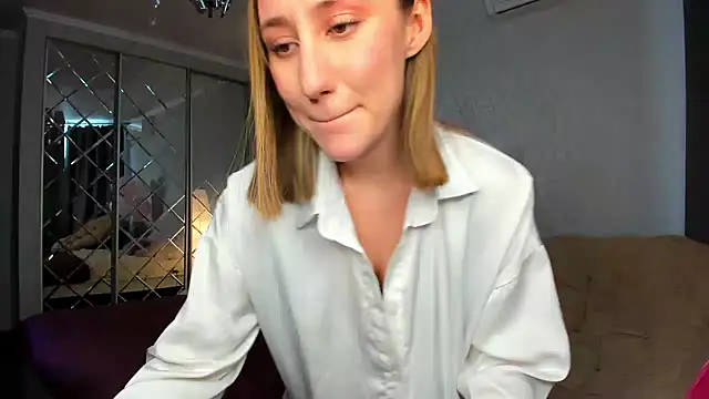 Snapshot of MelodyOfLovee chatting on 25, 1, 2025 MelodyOfLovee online show from 25, 1, 2025