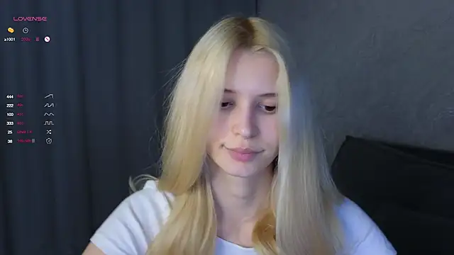 Snapshot of elsa_limerence chatting on 9, 11, 2025 elsa limerence online show from 9, 11, 2025