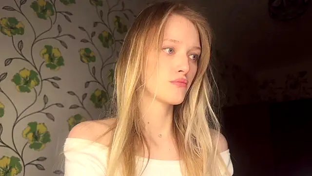 Snapshot of Evvie_Summn1 chatting on 4, 5, 2026 Evvie Summn1 online show from 4, 5, 2026