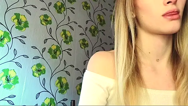 Snapshot of Evvie_Summn1 chatting on 25, 5, 2026 Evvie Summn1 online show from 25, 5, 2026