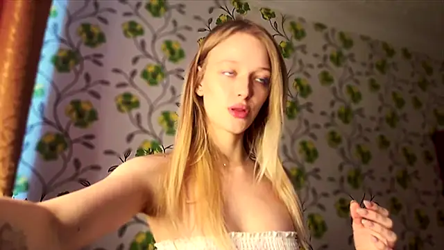 Snapshot of Evvie_Summn1 chatting on 31, 3, 2026 Evvie Summn1 online show from 31, 3, 2026
