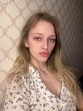 Snapshot of Evvie_Summn1 chatting on 17, 4, 2026 Evvie Summn1 online show from 17, 4, 2026