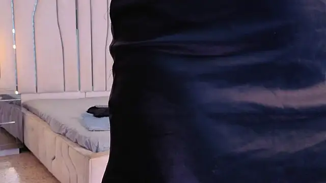 MAISE HILL1 online show from 15, 4, 2026