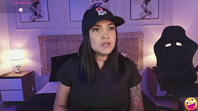 Snapshot of lyn_adamns chatting on 18, 3, 2025 lyn adamns online show from 18, 3, 2025