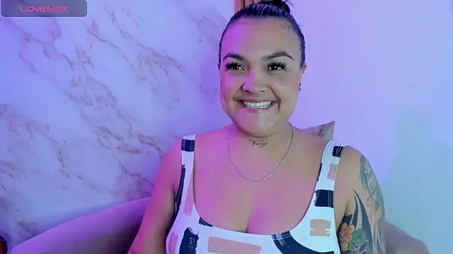 Snapshot of lyn_adamns chatting on 4, 12, 2025 lyn adamns online show from 4, 12, 2025