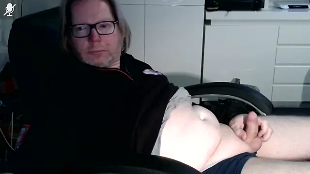 Snapshot of VSteph chatting on 19, 11, 2025 VSteph online show from 19, 11, 2025