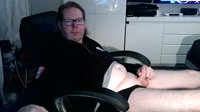 Snapshot of VSteph chatting on 18, 11, 2025 VSteph online show from 18, 11, 2025