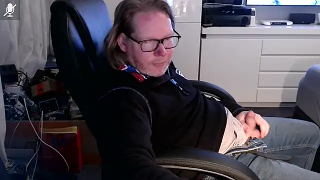 Snapshot of VSteph chatting on 13, 11, 2025 VSteph online show from 13, 11, 2025