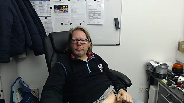 Snapshot of VSteph chatting on 26, 11, 2025 VSteph online show from 26, 11, 2025