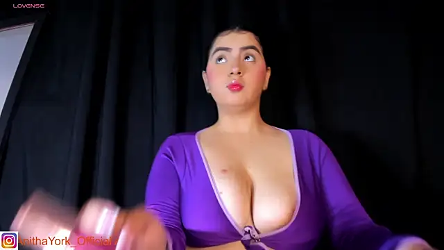 AnithaaYork online show from 28, 2, 2026